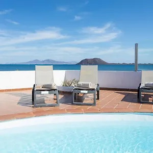 beacfront-luxury-villa-remos-with-private-heated-pool.hotelsfuerteventura.org/